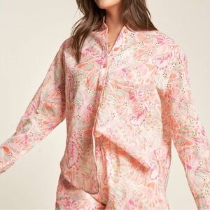 Davi and Dani Button Top Size M Floral Boho Peasant Beachy Pocket Embroidered